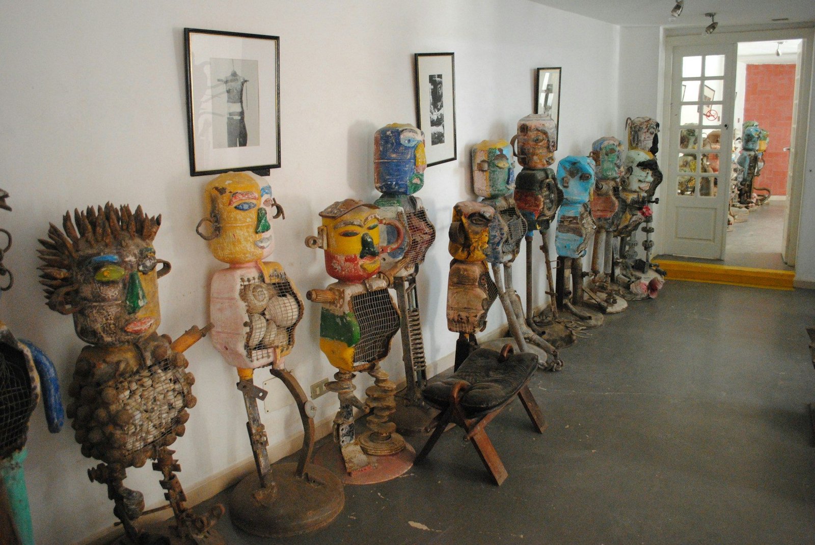 What are Recycled art sculptures and its use in art gallery?